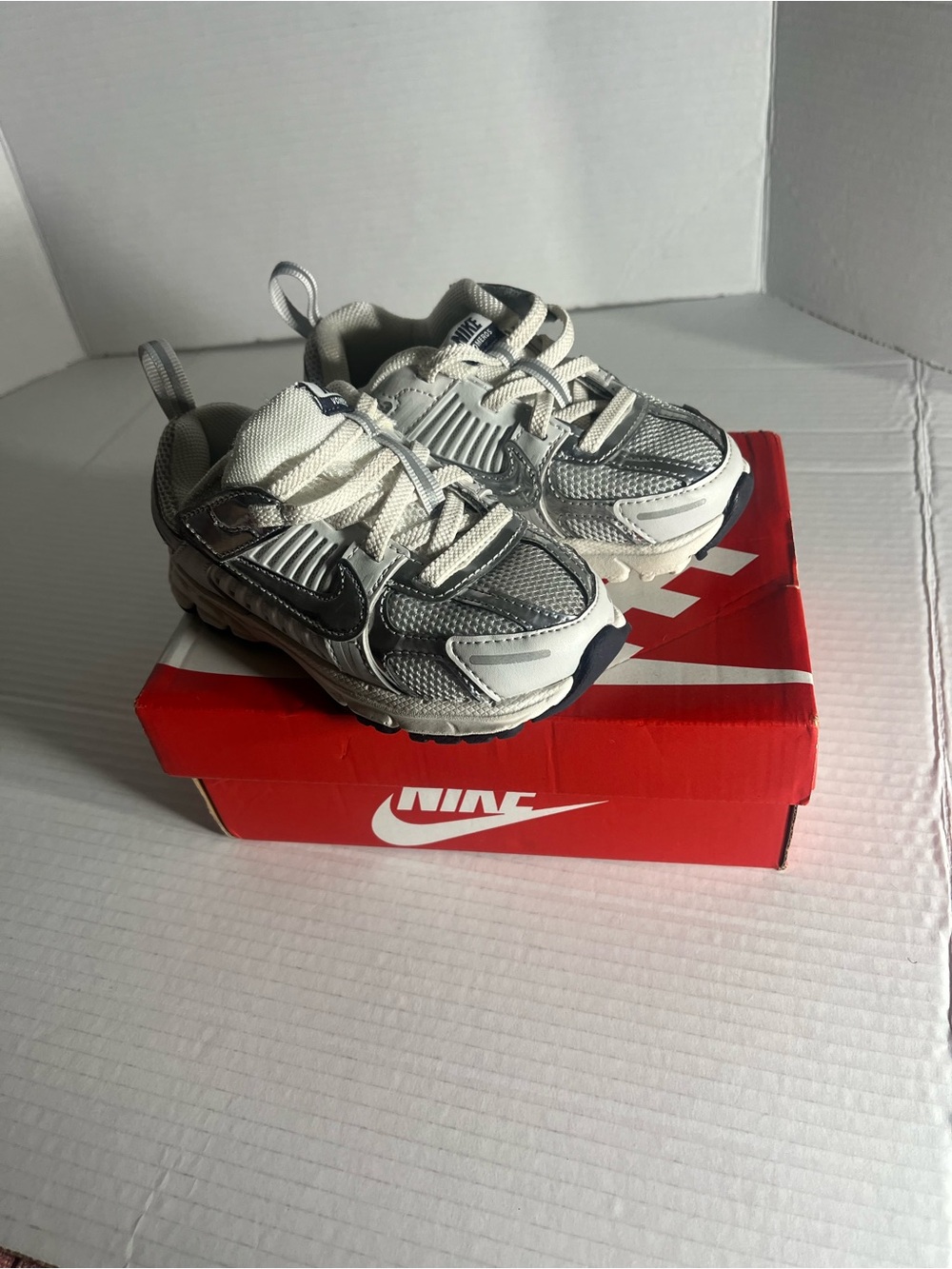 Nike Vomero 5 size 9 children